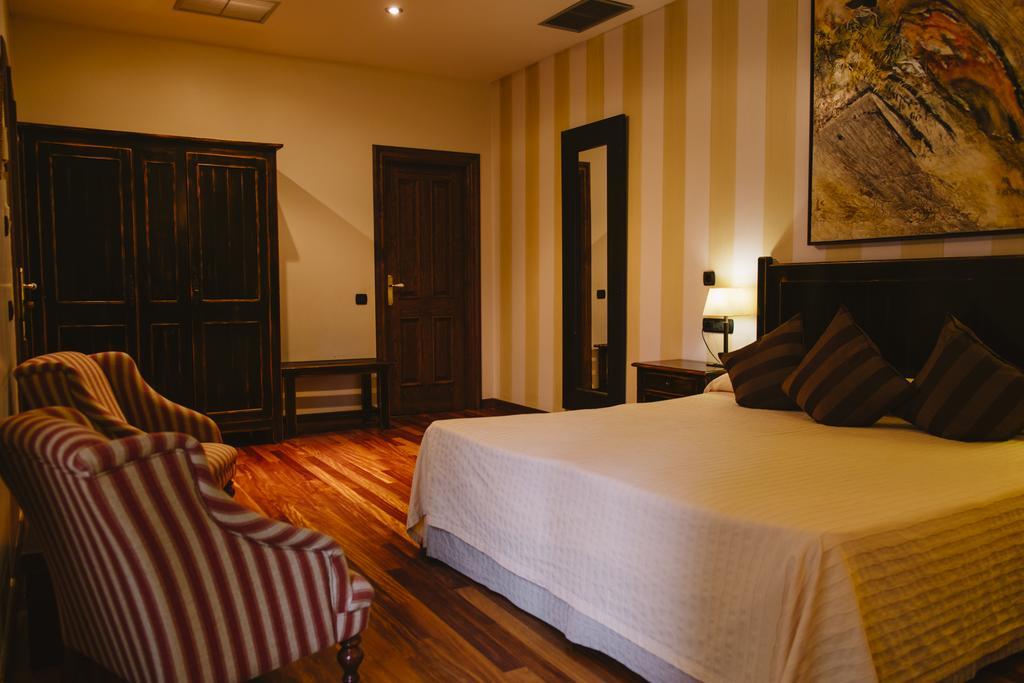Hotel Vinicola Real-200 Monges Albelda De Iregua Εξωτερικό φωτογραφία