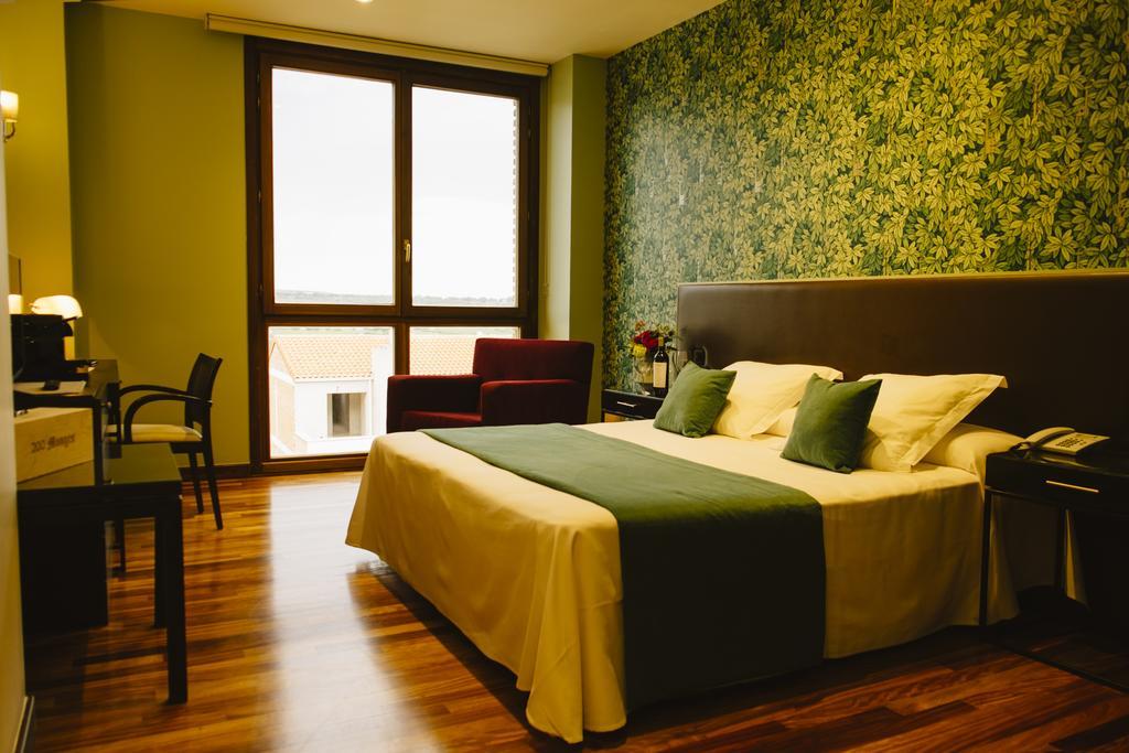 Hotel Vinicola Real-200 Monges Albelda De Iregua Εξωτερικό φωτογραφία