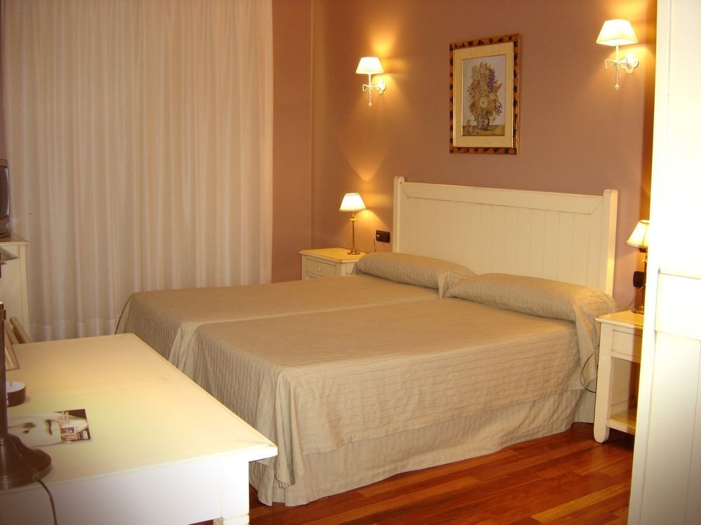Hotel Vinicola Real-200 Monges Albelda De Iregua Εξωτερικό φωτογραφία